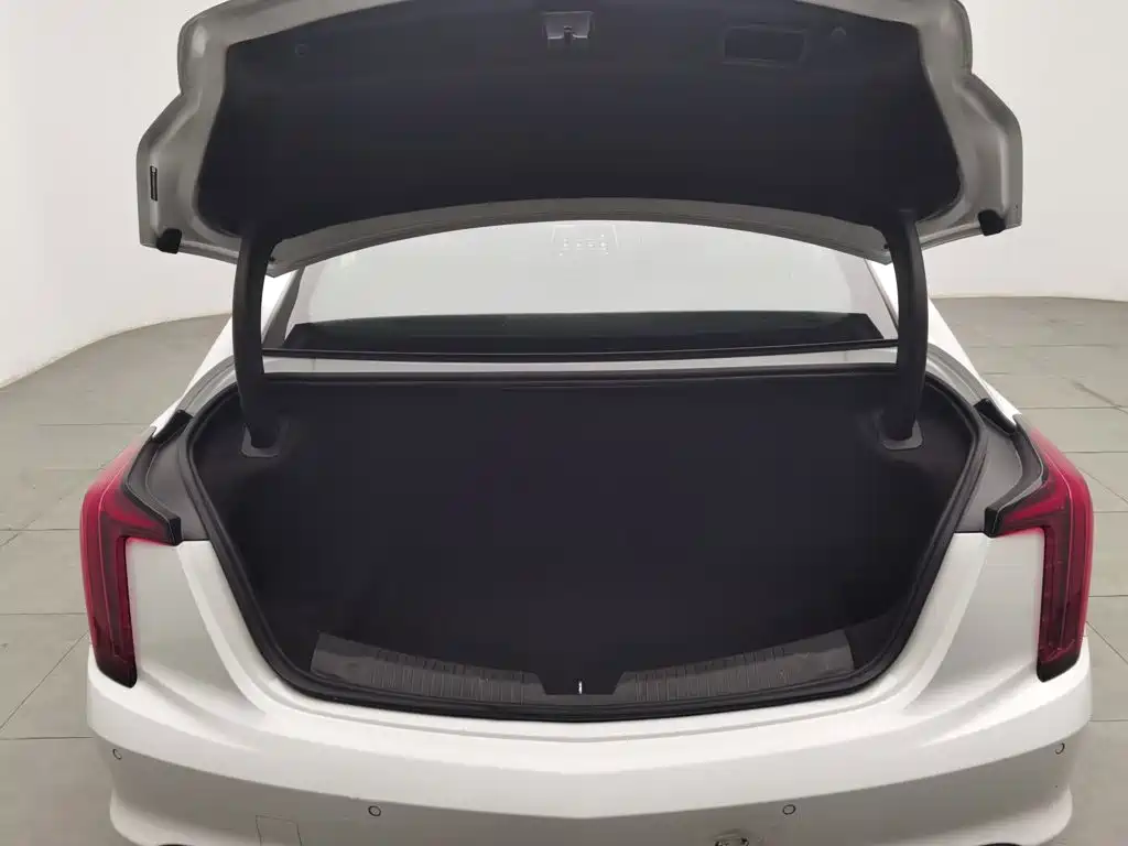Cadillac CT5 — фото 16