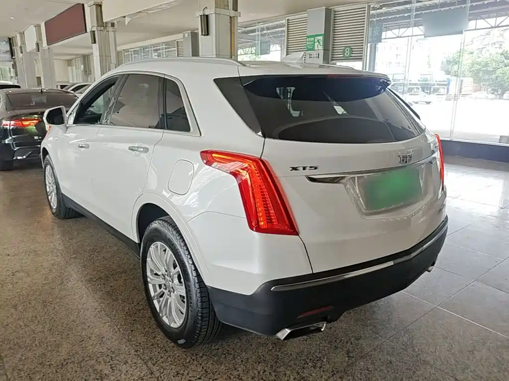 Cadillac XT5 — фото 5