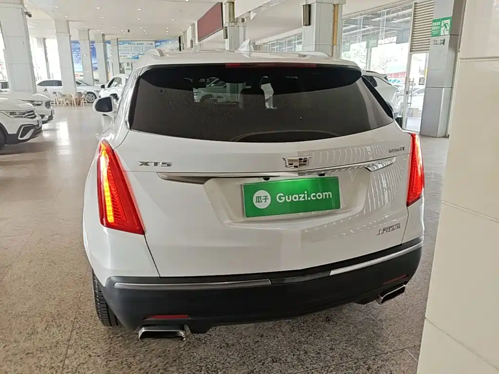 Cadillac XT5 — фото 6