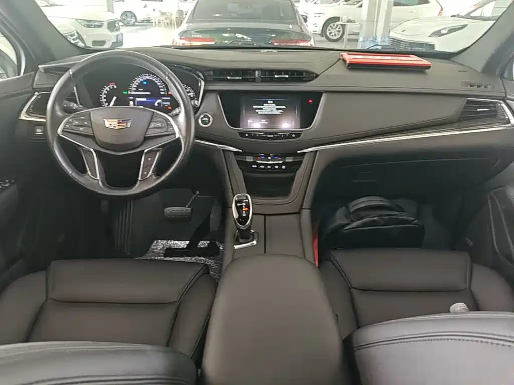 Cadillac XT5 — фото 10