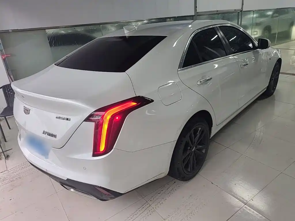 Cadillac CT4 — фото 7