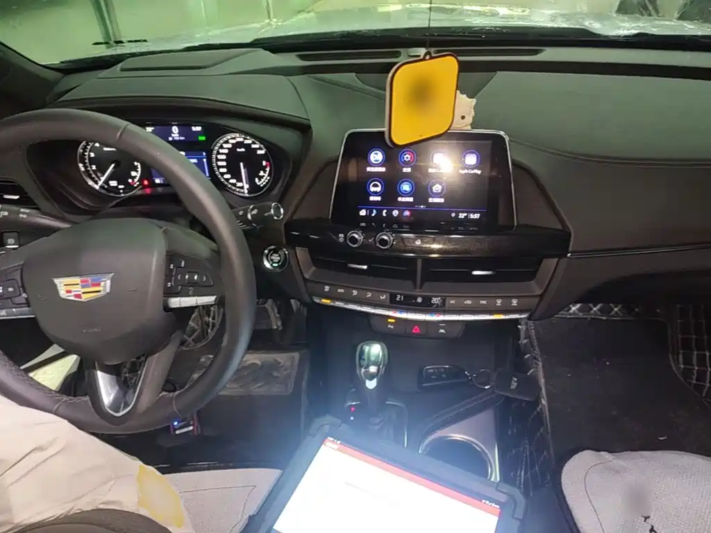 Cadillac CT4 — фото 10