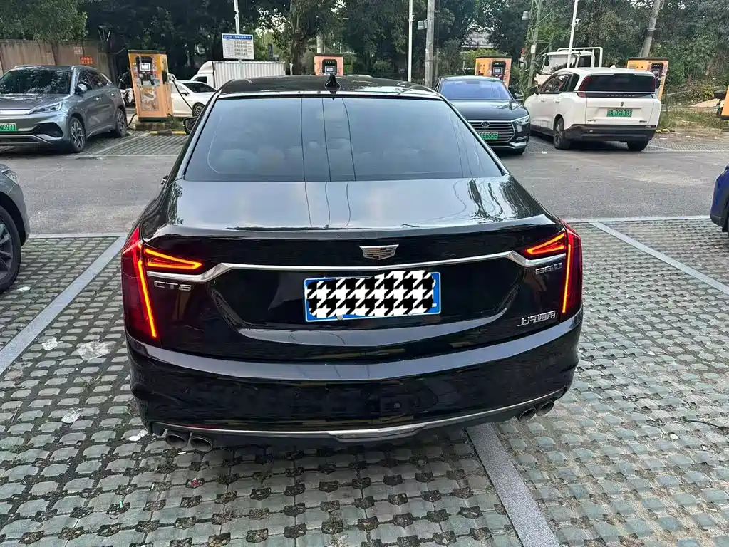 Cadillac CT6 — фото 7