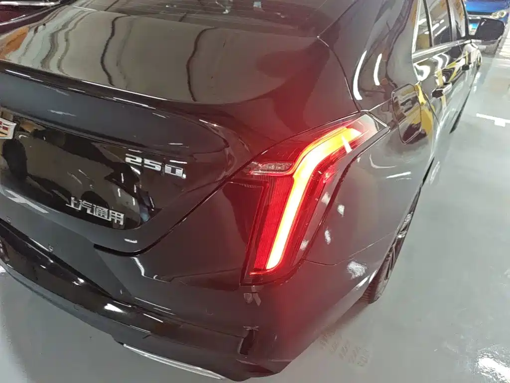 Cadillac CT4 — фото 8