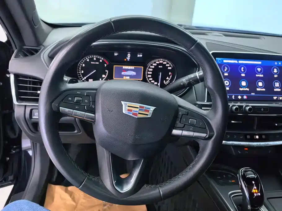 Cadillac CT5 — фото 15