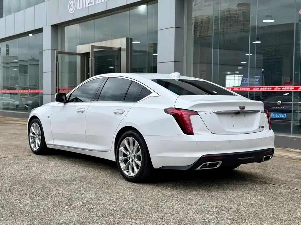 Cadillac CT5 — фото 4