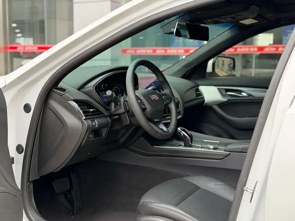 Cadillac CT5 — фото 6