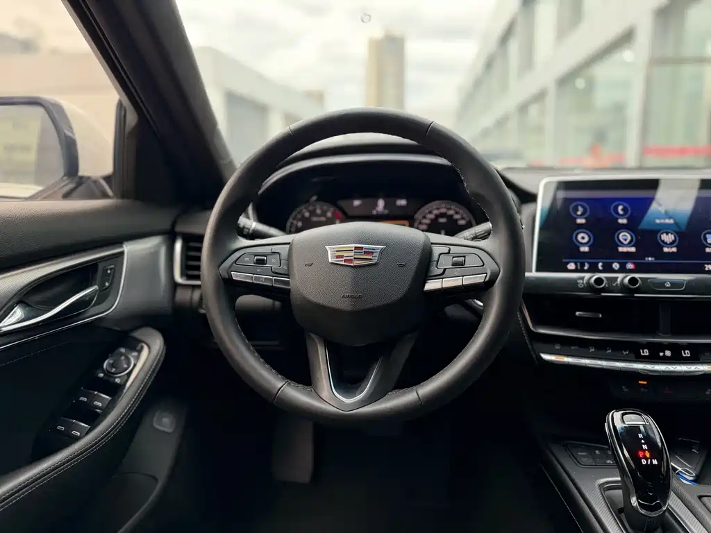 Cadillac CT5 — фото 8