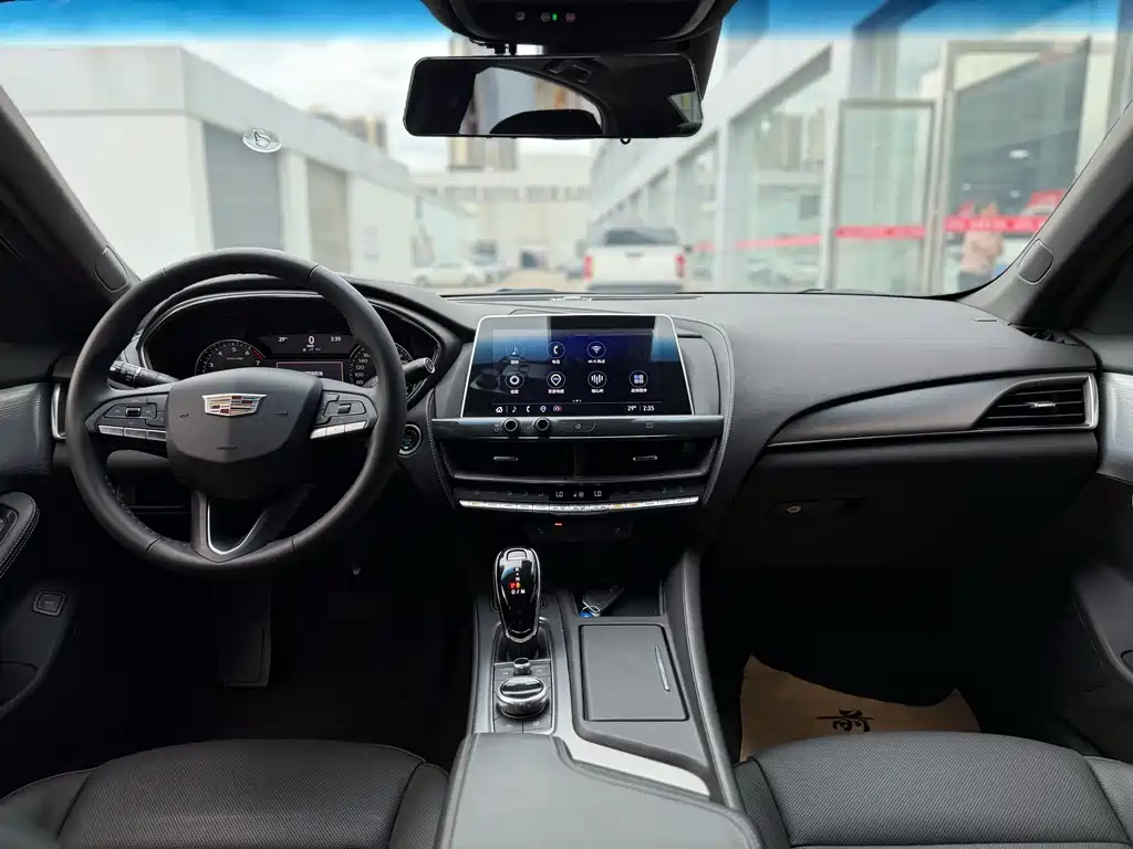 Cadillac CT5 — фото 9