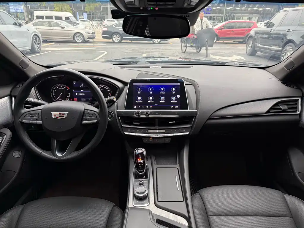 Cadillac CT5 — фото 9