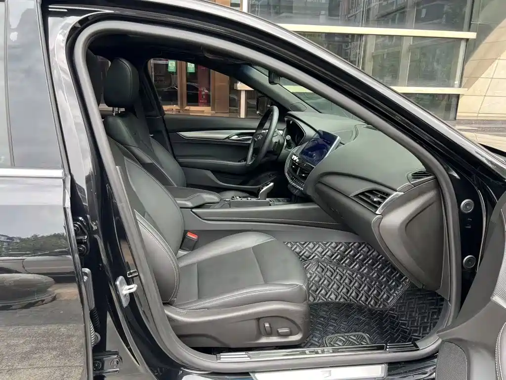 Cadillac CT5 — фото 20