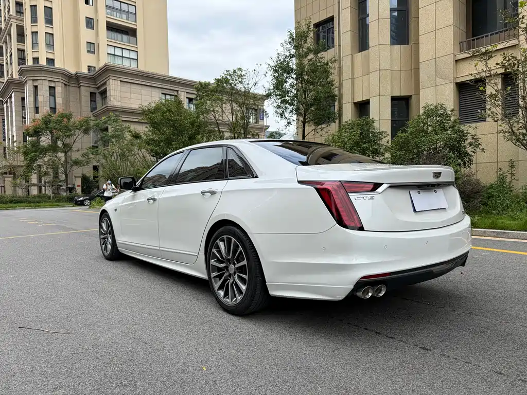 Cadillac CT6 — фото 7