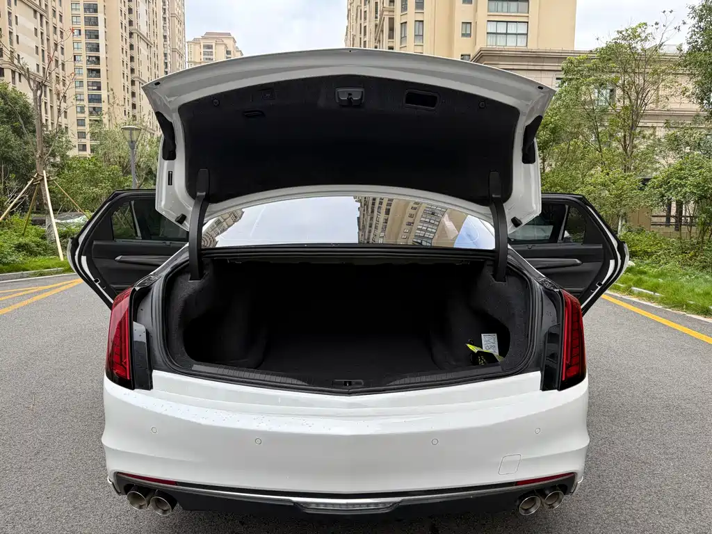Cadillac CT6 — фото 9
