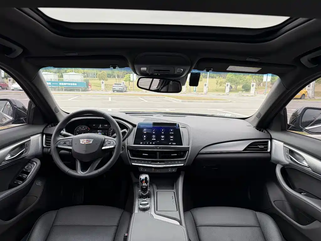 Cadillac CT5 — фото 4