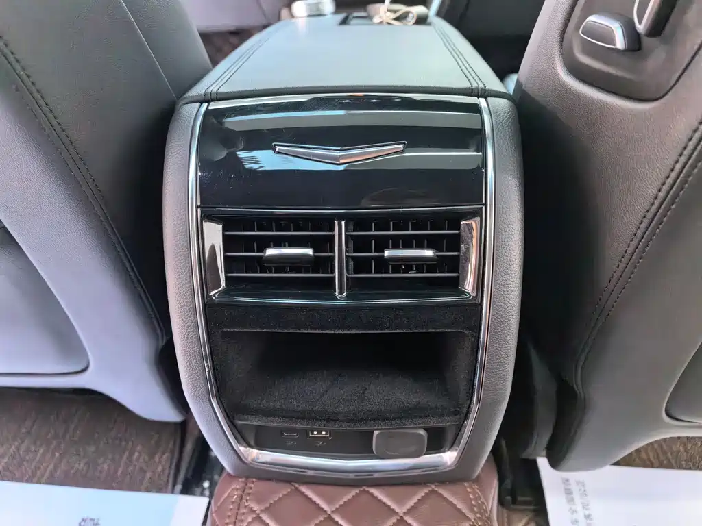 Cadillac CT6 — фото 18