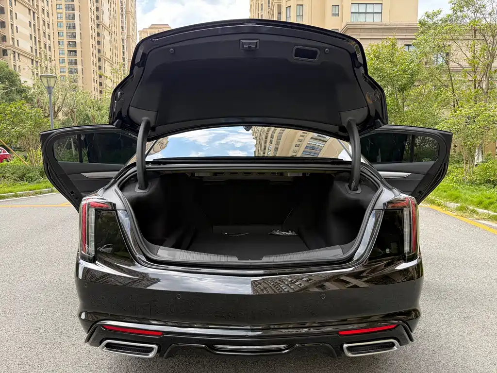 Cadillac CT5 — фото 8