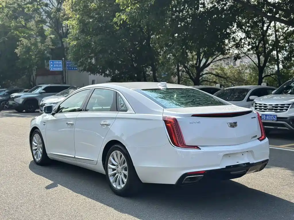 Cadillac XTS — фото 4