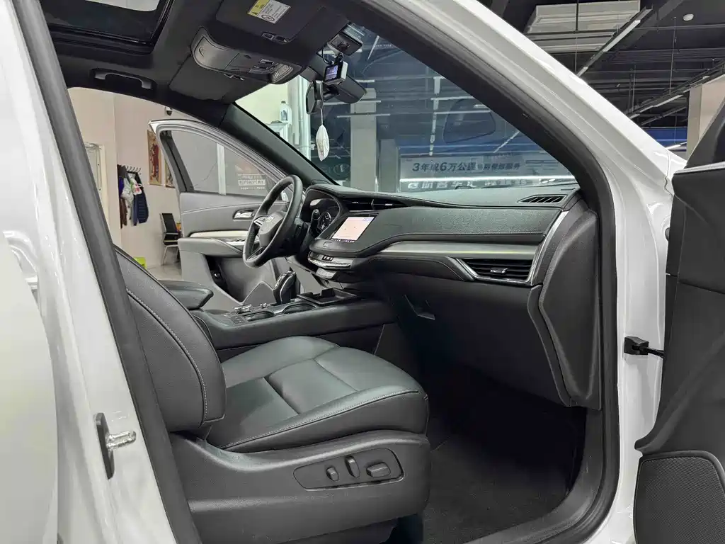 Cadillac XT4 — фото 10