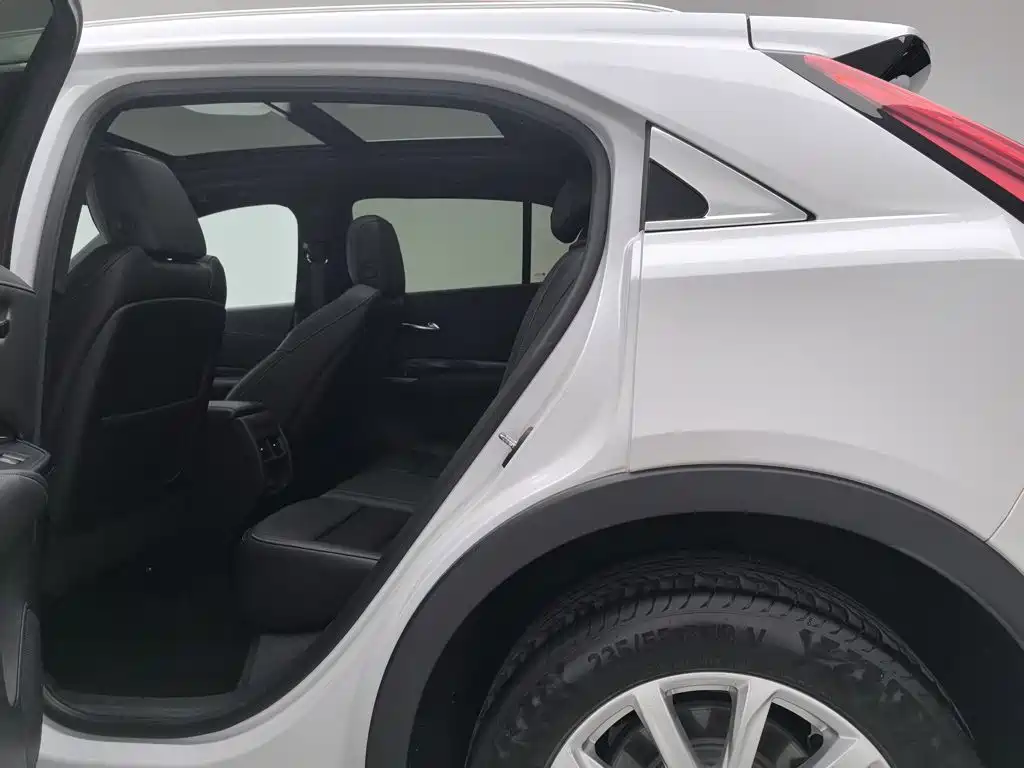 Cadillac XT4 — фото 15