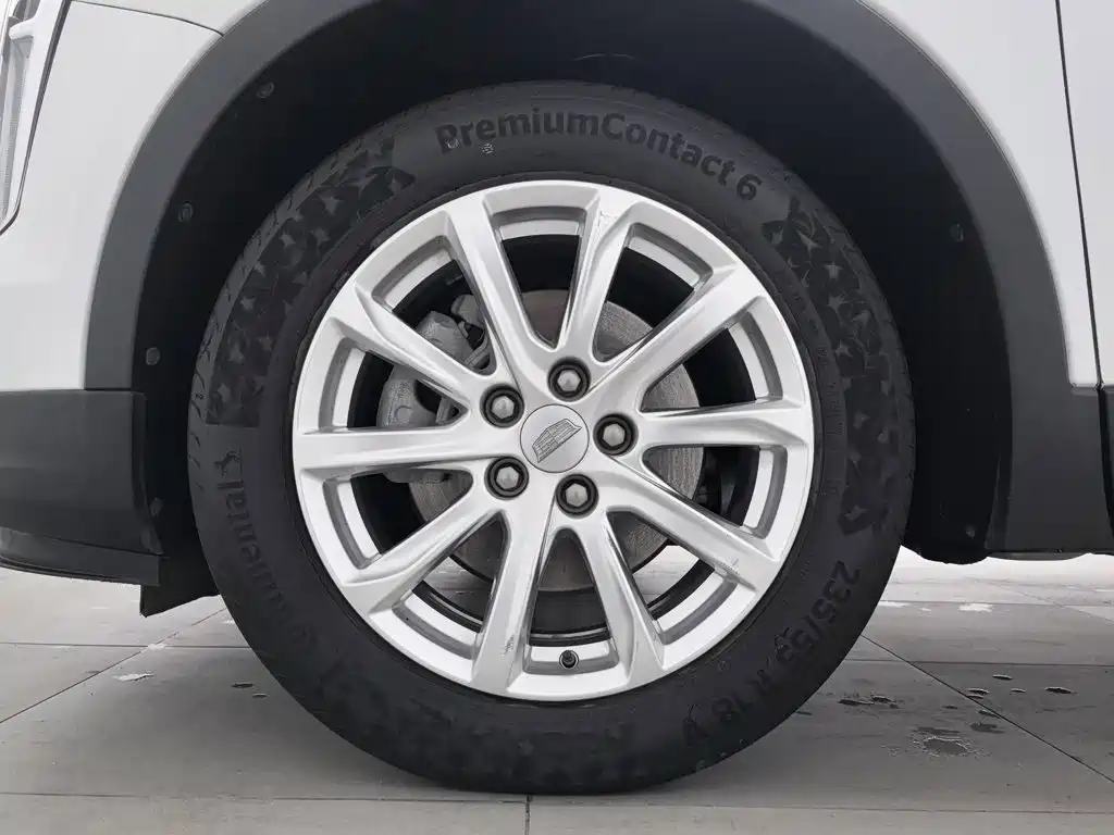 Cadillac XT4 — фото 17