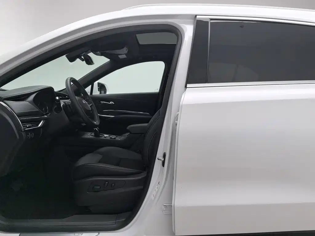 Cadillac XT4 — фото 10
