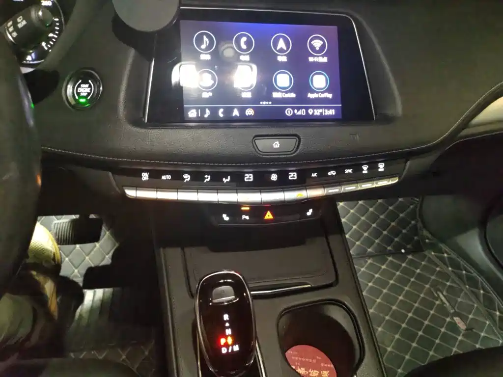 Cadillac XT4 — фото 14
