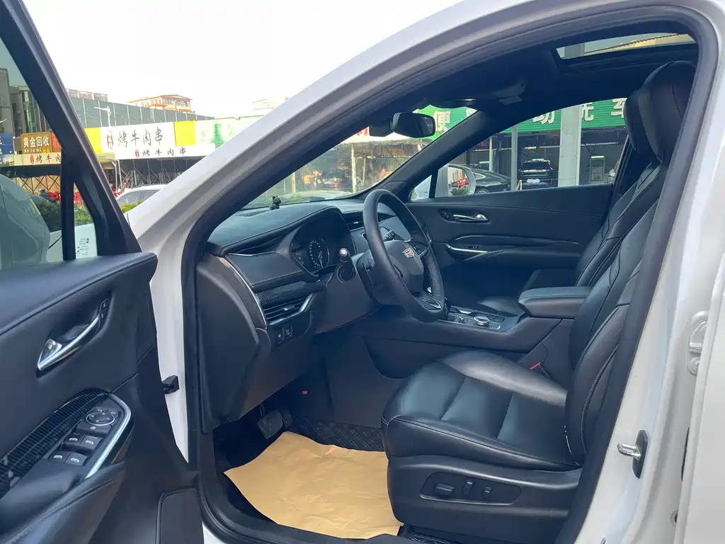 Cadillac XT4 — фото 9