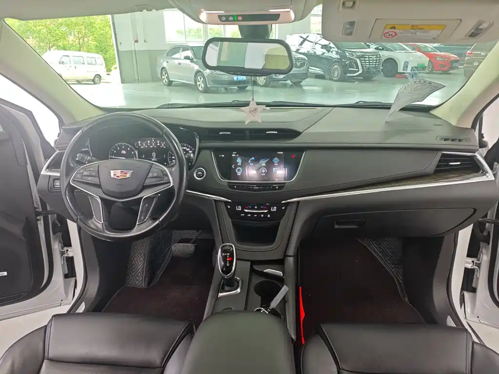 Cadillac XT5 — фото 6