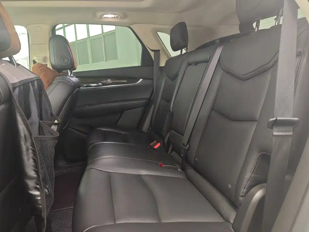 Cadillac XT5 — фото 8
