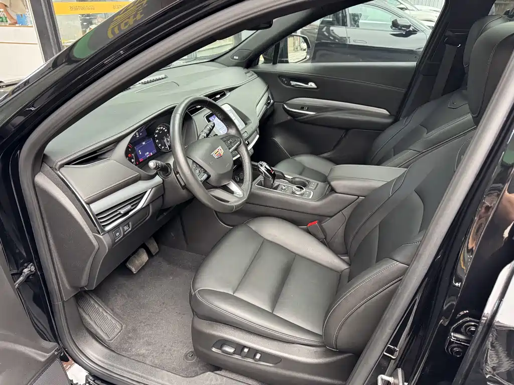 Cadillac XT4 — фото 8