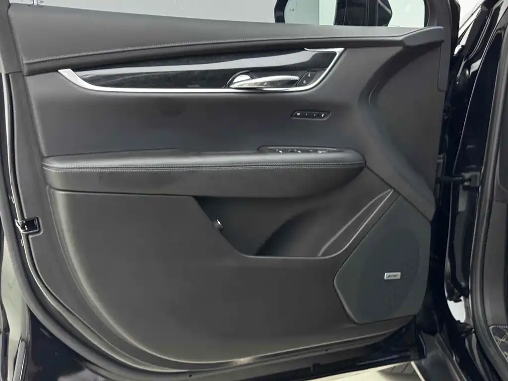 Cadillac XT5 — фото 6