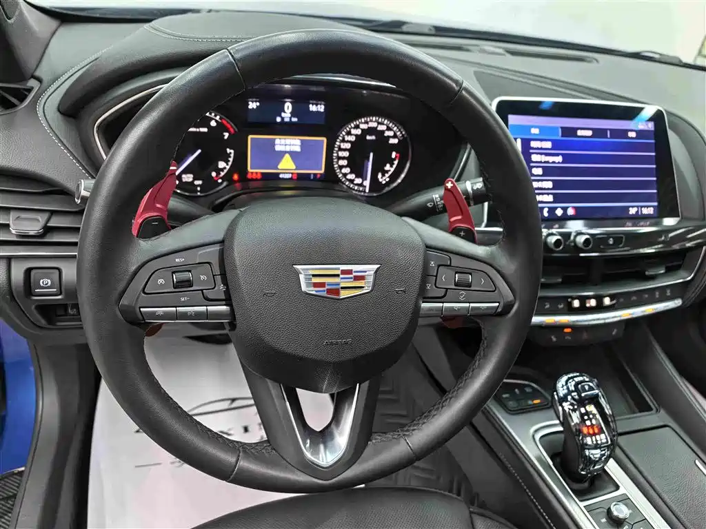 Cadillac CT5 — фото 7