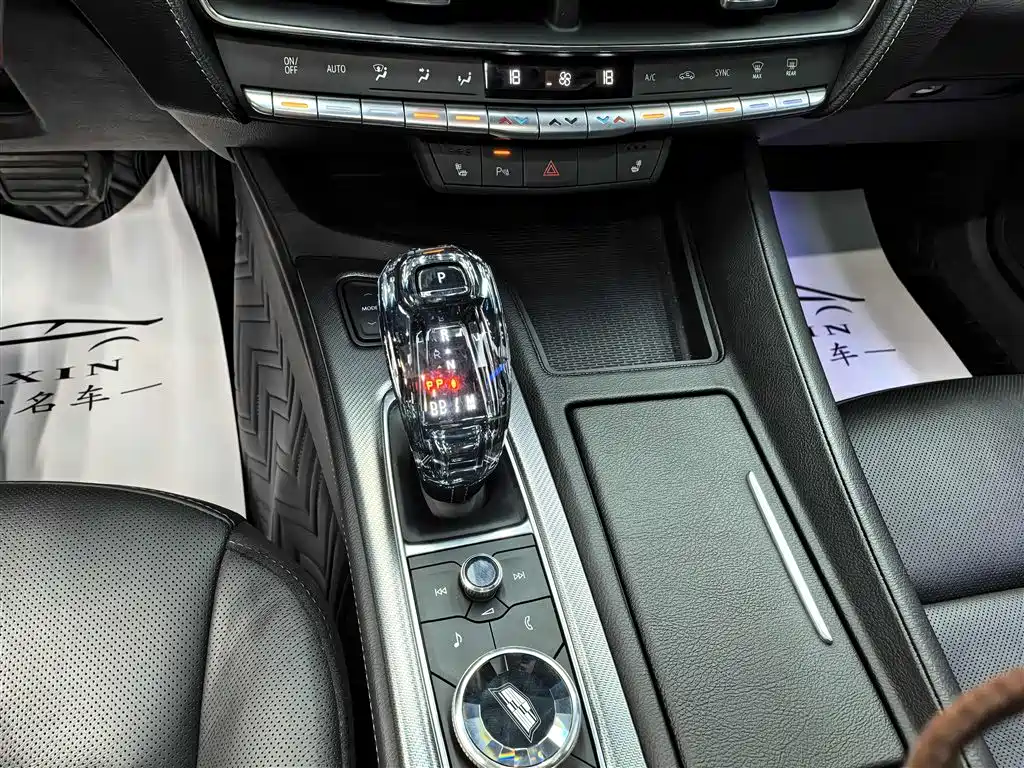 Cadillac CT5 — фото 9