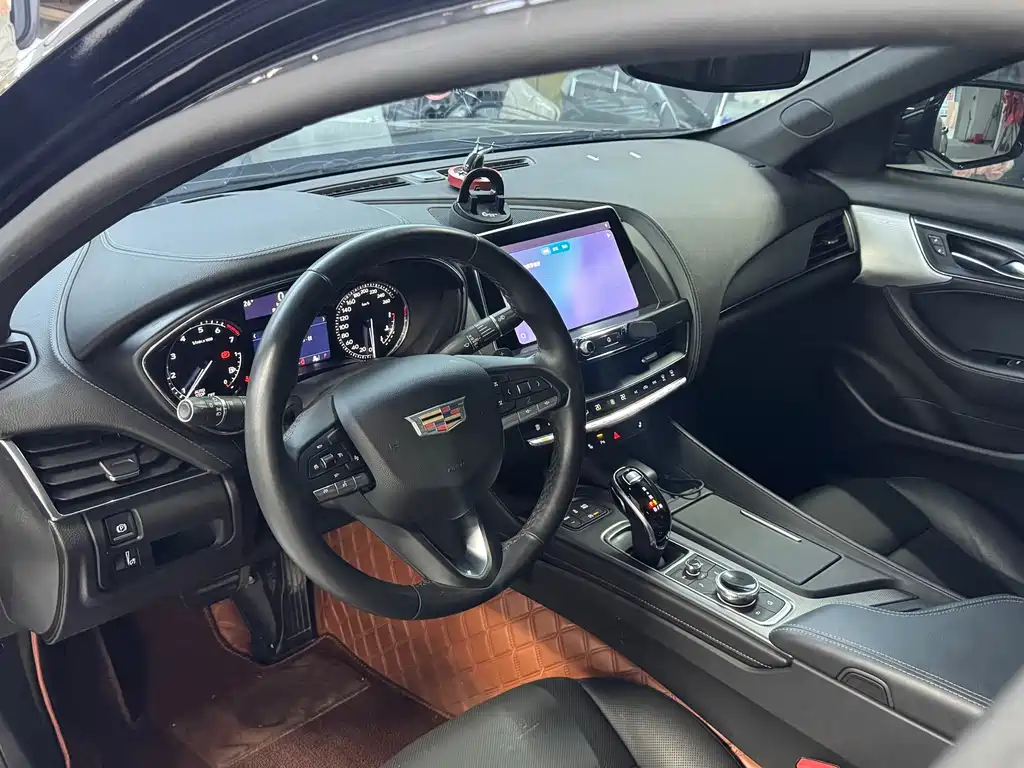 Cadillac CT5 — фото 9