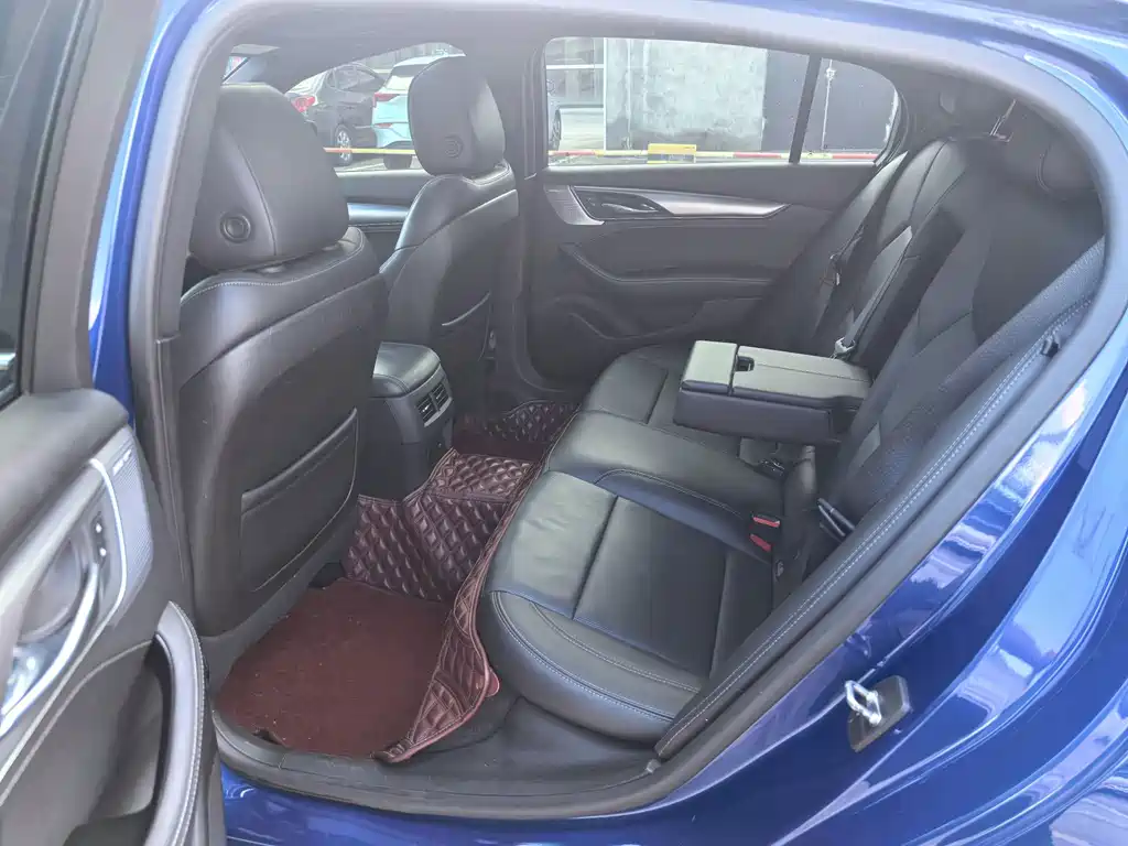 Cadillac CT5 — фото 8