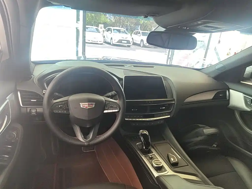 Cadillac CT5 — фото 6