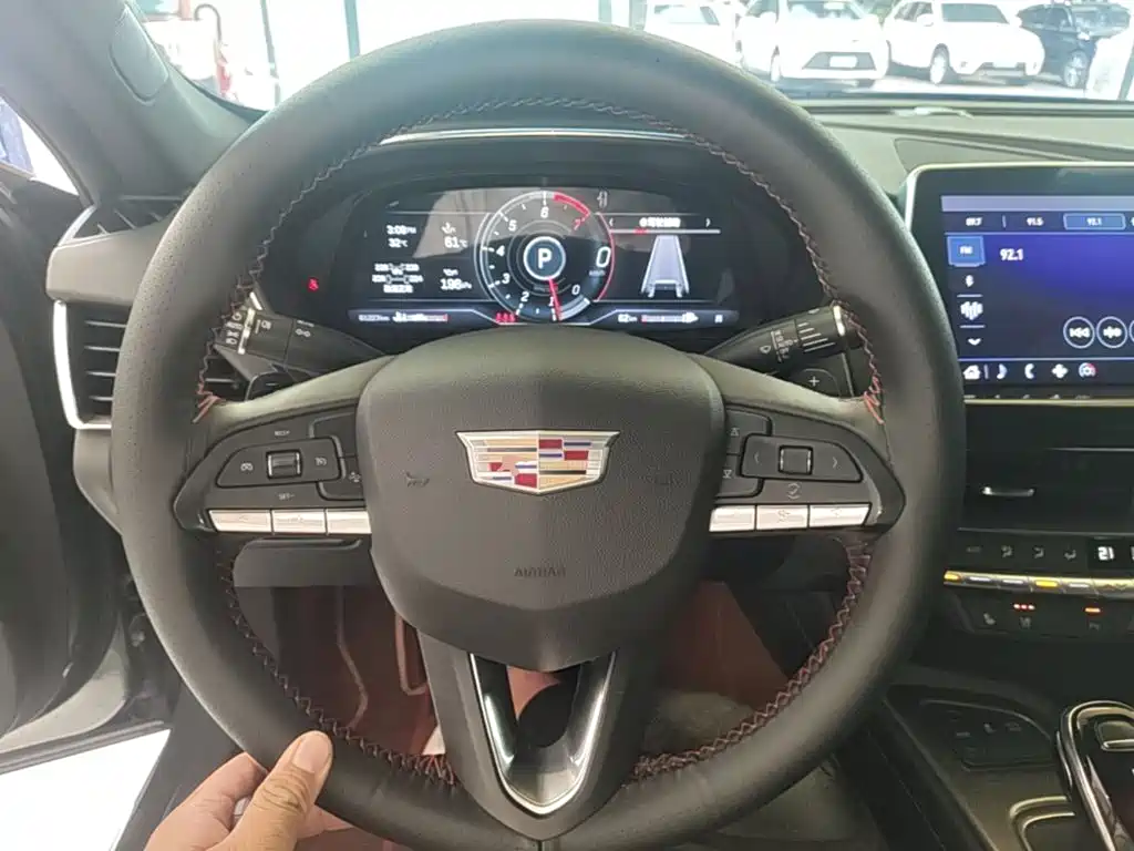 Cadillac CT5 — фото 7