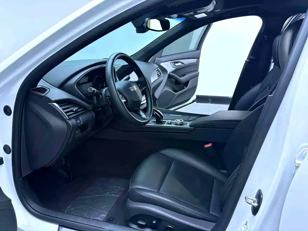 Cadillac CT5 — фото 10
