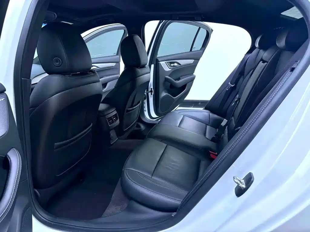 Cadillac CT5 — фото 11