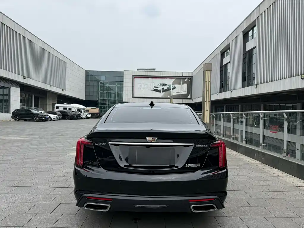 Cadillac CT5 — фото 9