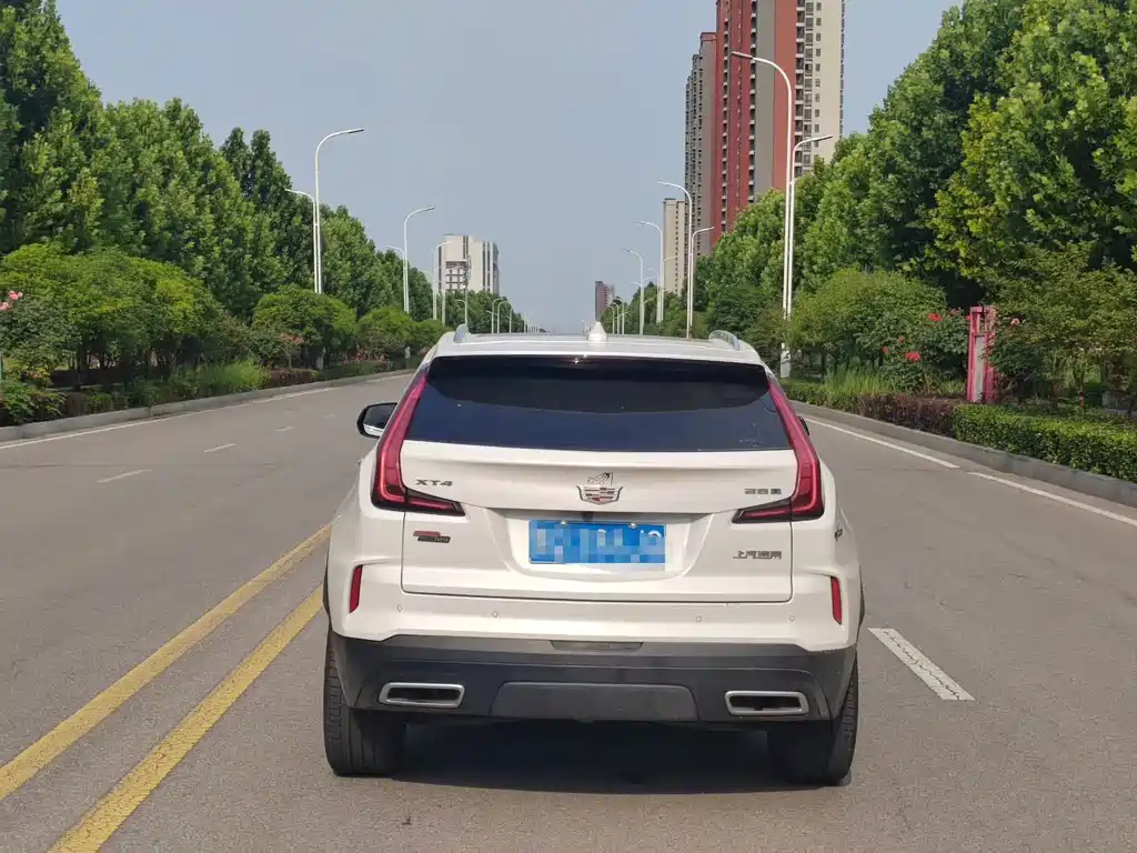 Cadillac XT4 — фото 8