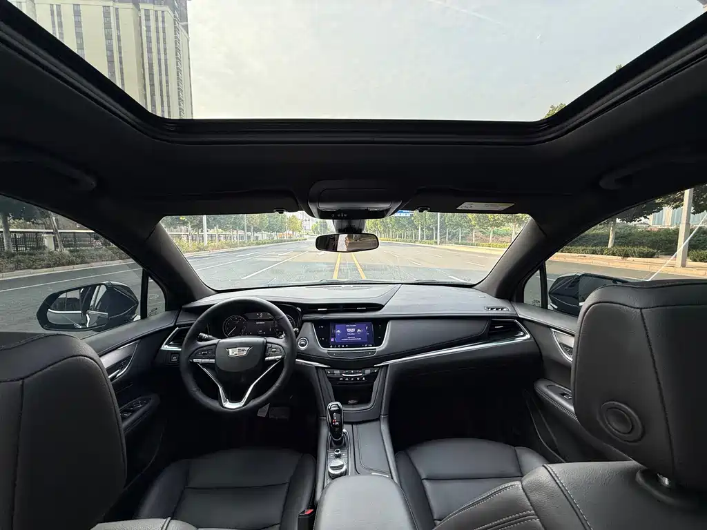 Cadillac XT6 — фото 8