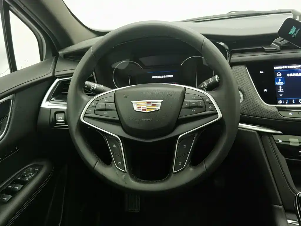 Cadillac XT5 — фото 11