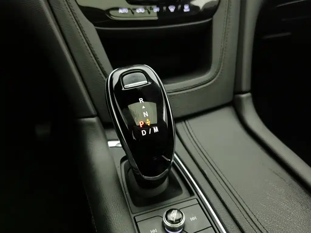 Cadillac XT5 — фото 13