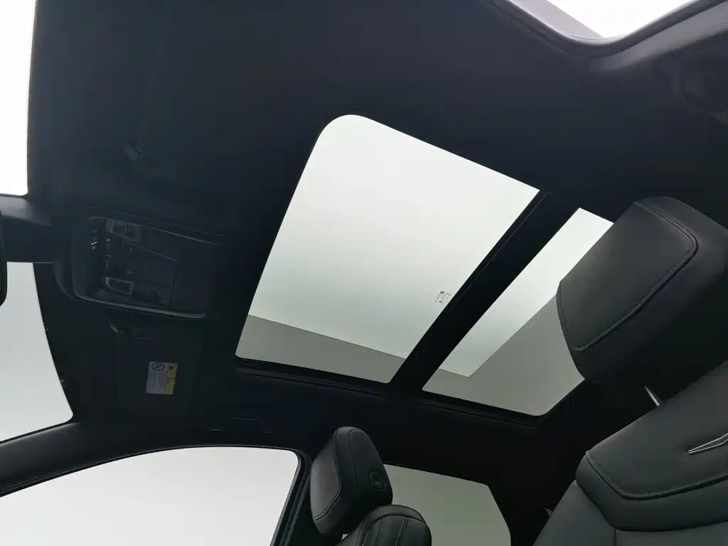 Cadillac XT5 — фото 14