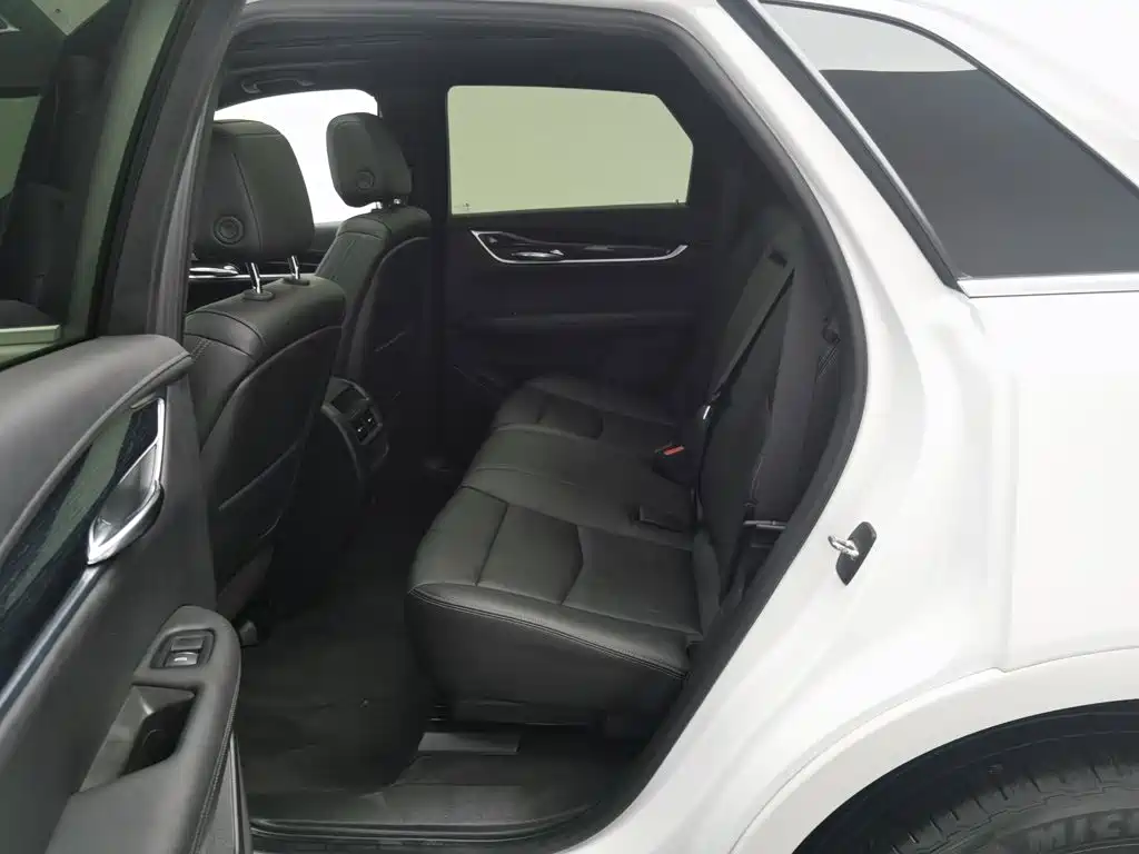 Cadillac XT5 — фото 15