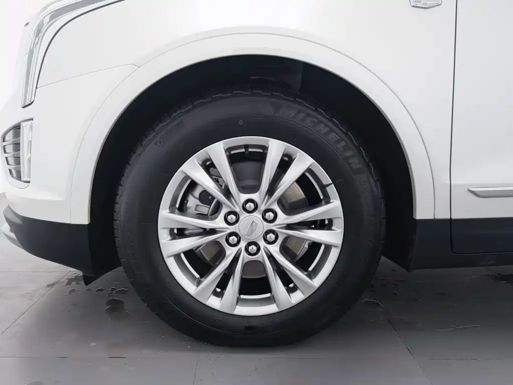 Cadillac XT5 — фото 17