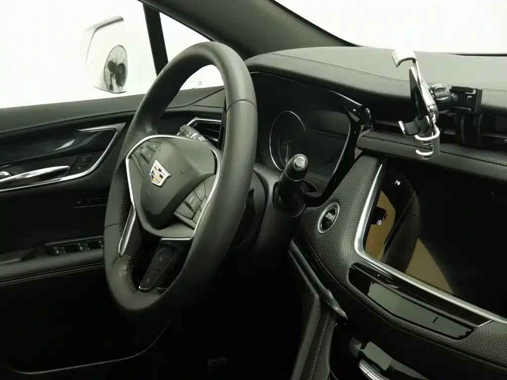 Cadillac XT5 — фото 22