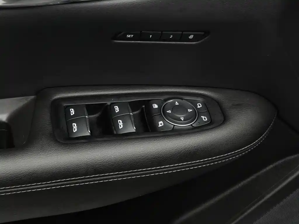 Cadillac XT5 — фото 9