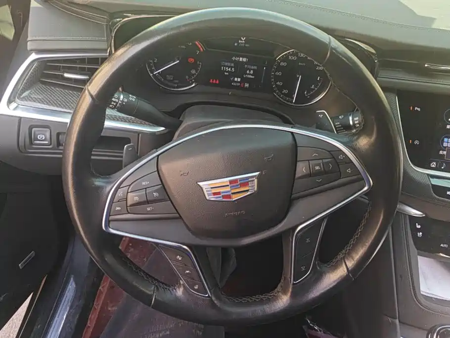 Cadillac XT5 — фото 15